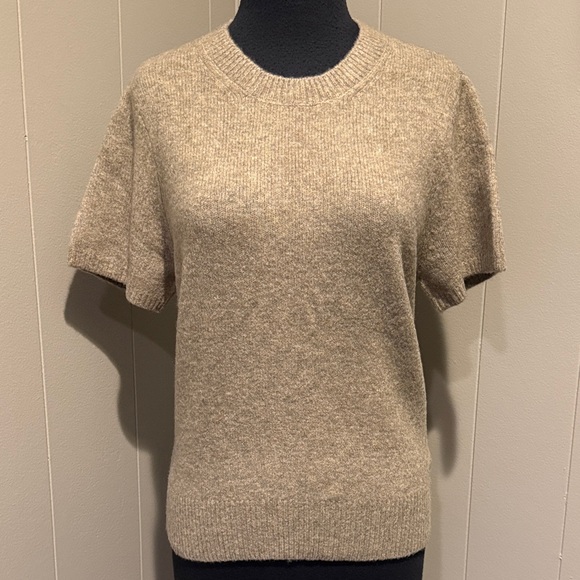 B27 Abercrombie & Fitch Women Medium Tan Gray Crew Neck Sweater Short Sleeve - Picture 1 of 6